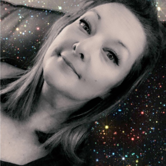 Meet your Posher, Lisa - Picture 1 of 13